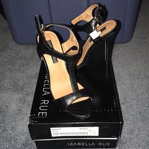Izabella Rue black heel size 6